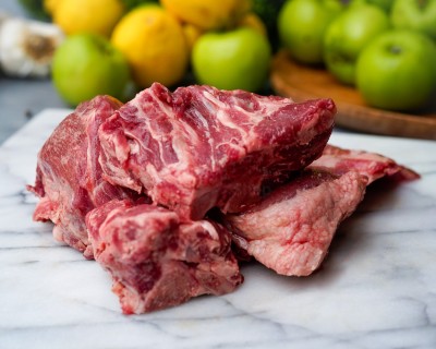 Свинина на кости охлаждённая 1 кг - купить в Новоначаловском